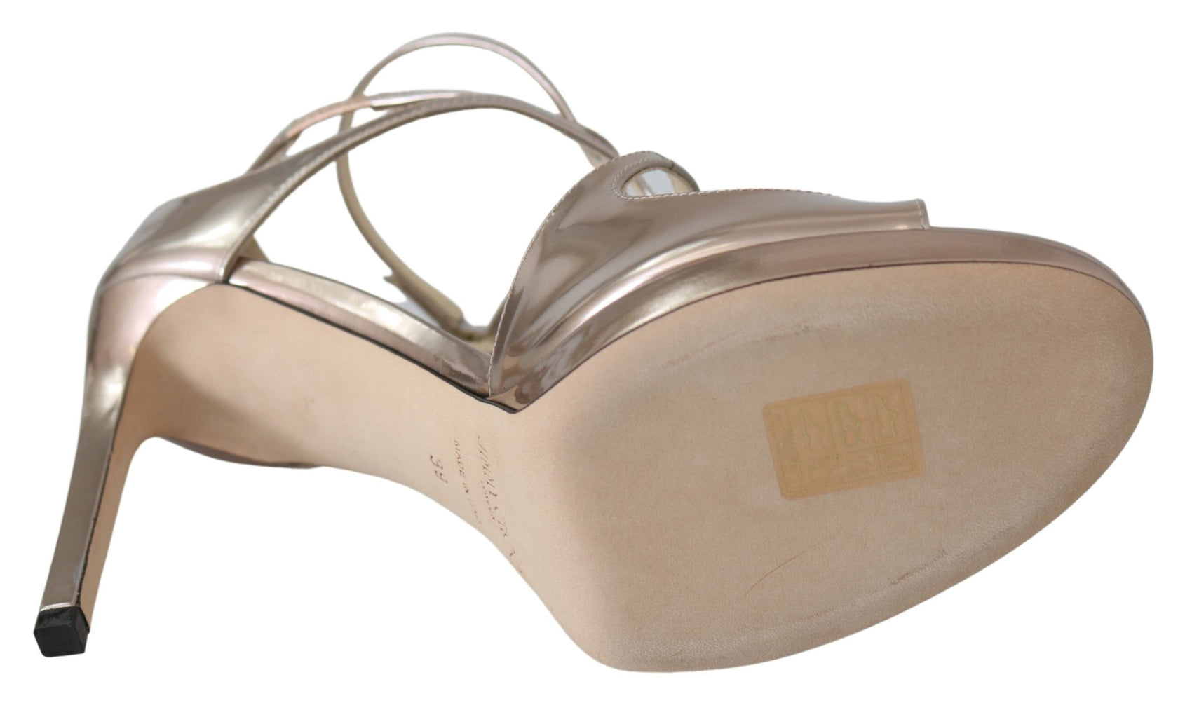 Sandalen aus flüssigkeitsverspiegeltem Leder in Ballettrosa