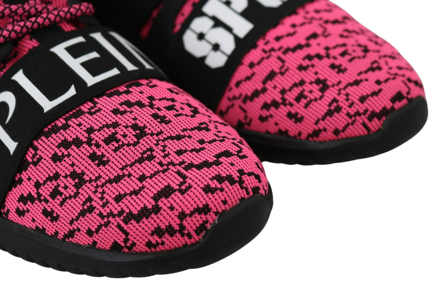 Schicke rosafarbene Sportschuhe
