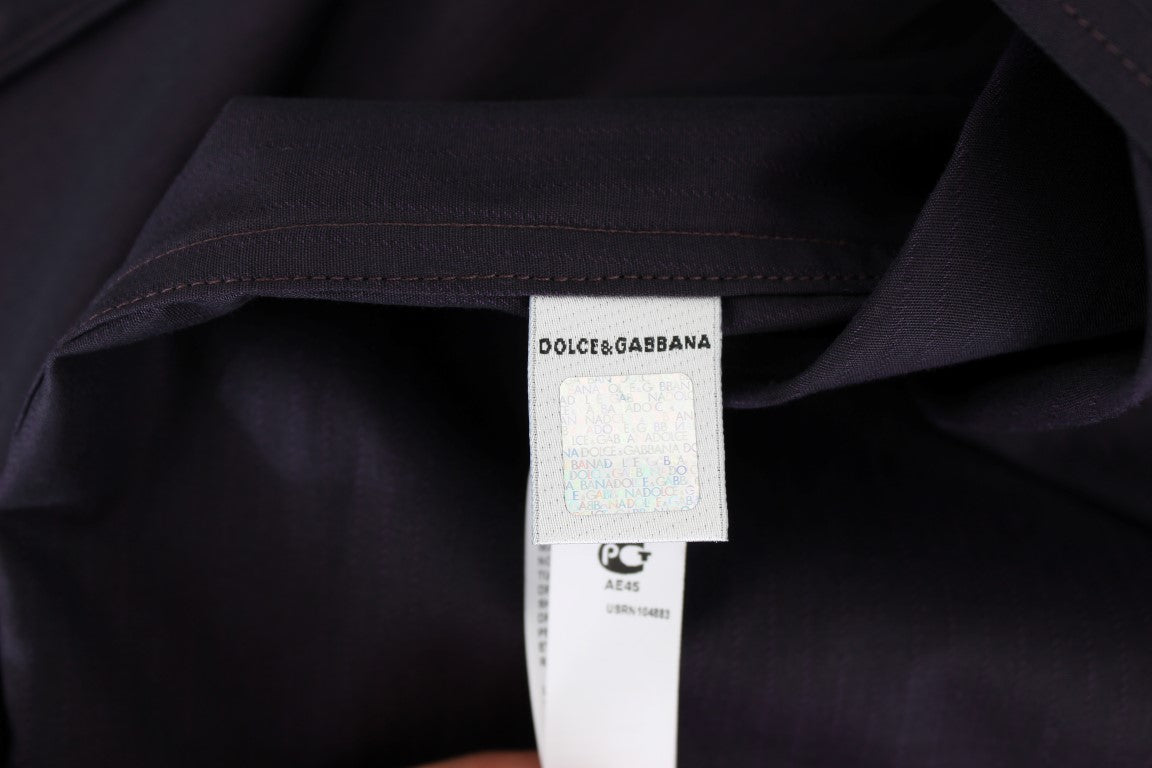 Elegantes lila gestreiftes Baumwollnachthemd