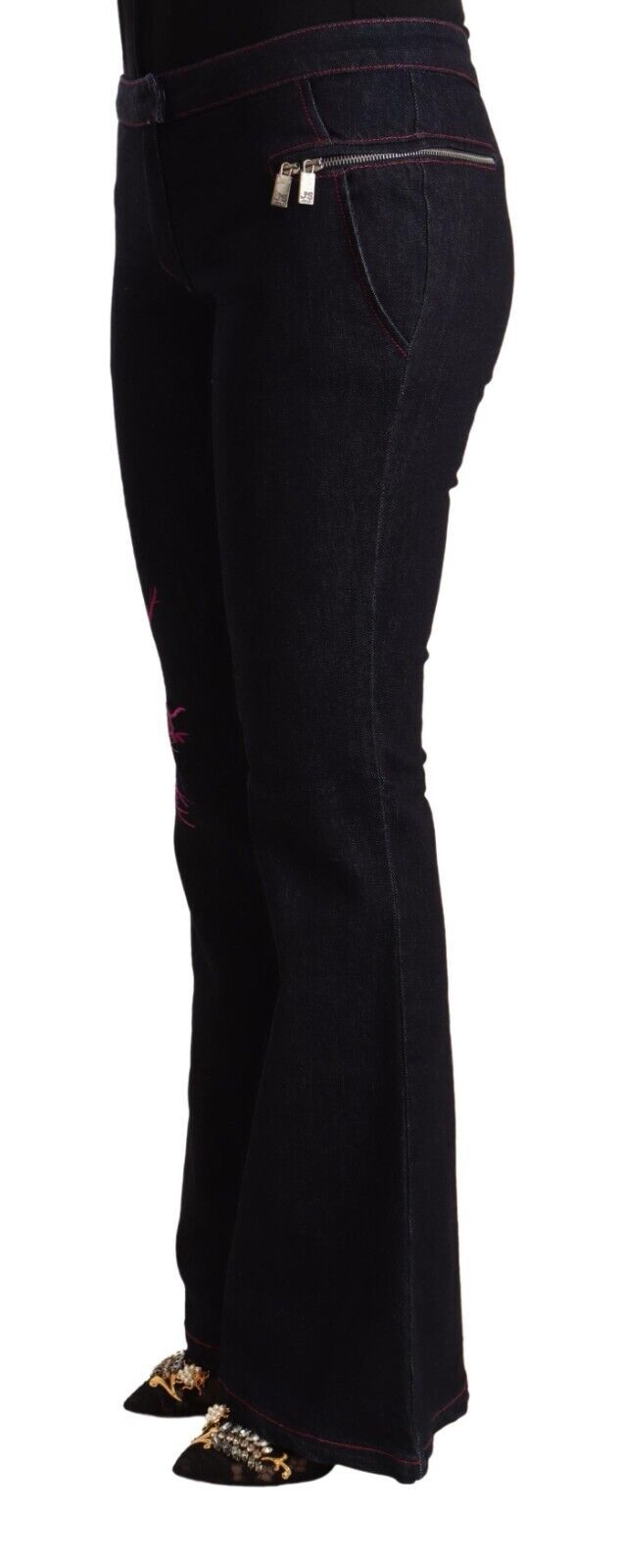 Schicke schwarze Schlagjeans mit mittlerer Taille