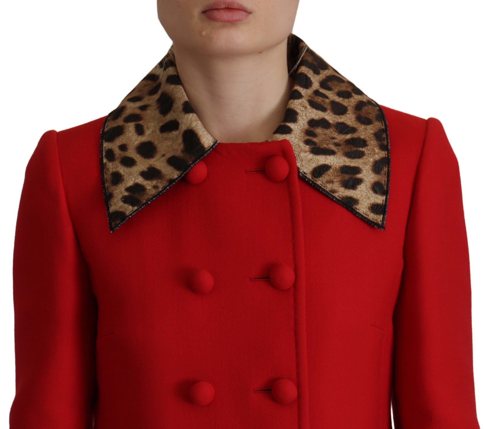 Elegante trench rosso leopardato
