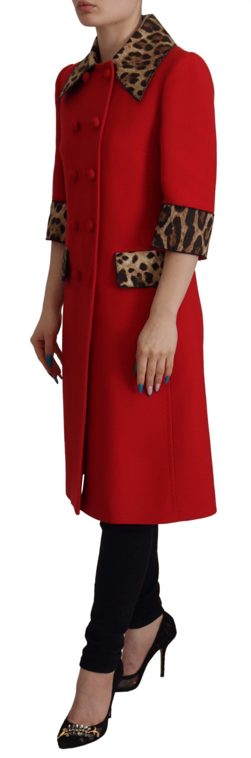 Elegante trench rosso leopardato