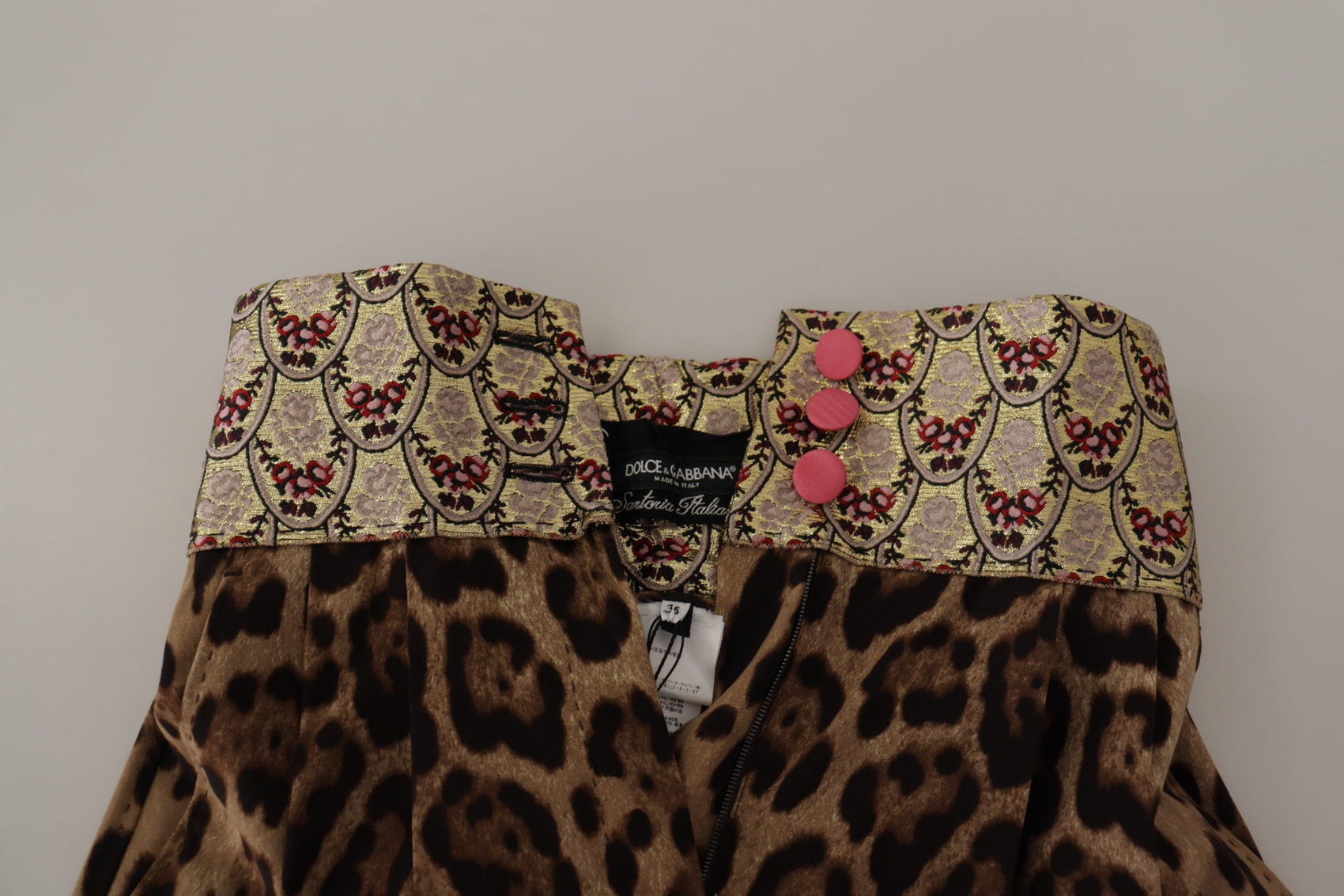 Kurze, hoch taillierte Jacquardhose mit Leopardenmuster