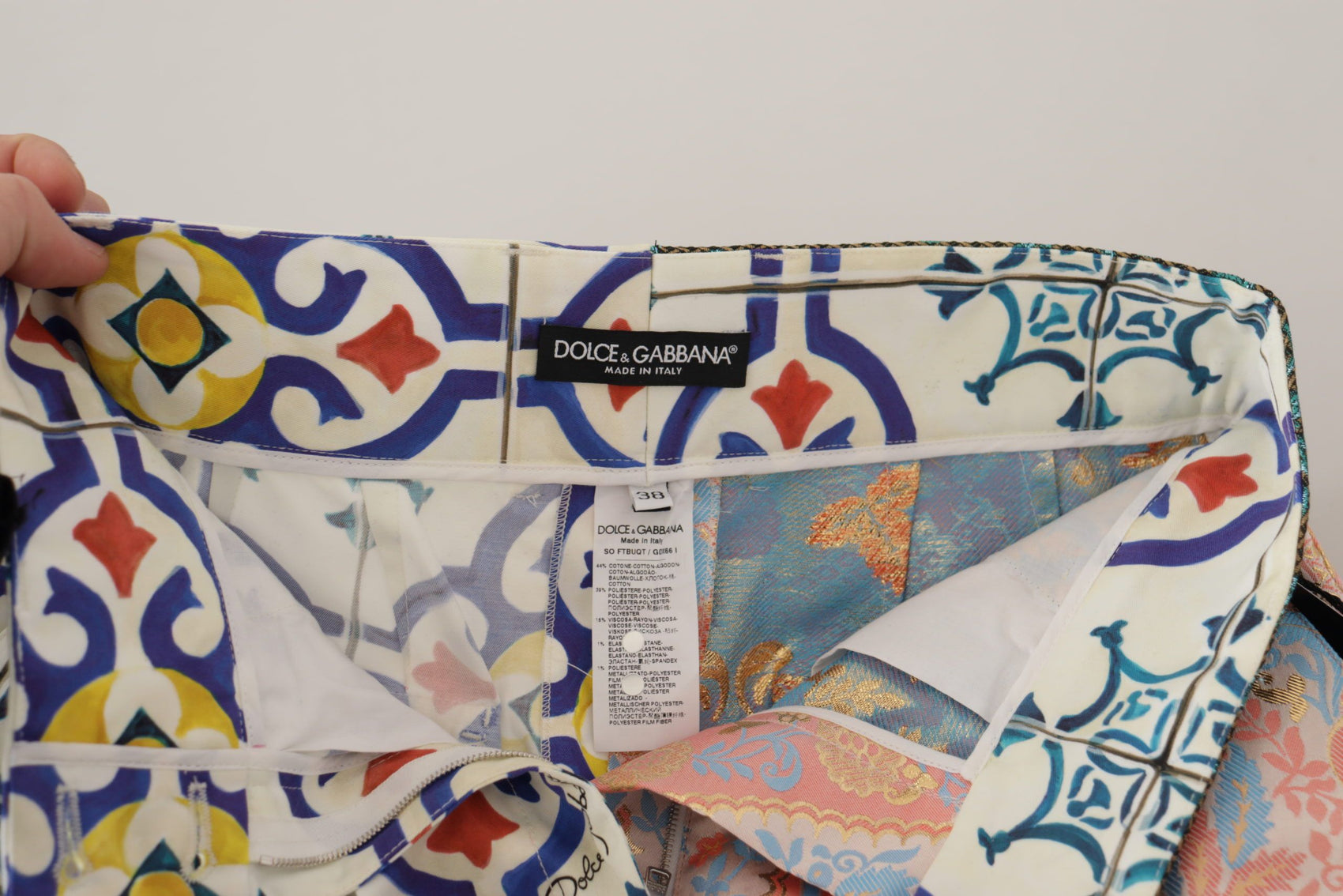 Mehrfarbige Majolika-Shorts mit hoher Taille und Jacquard