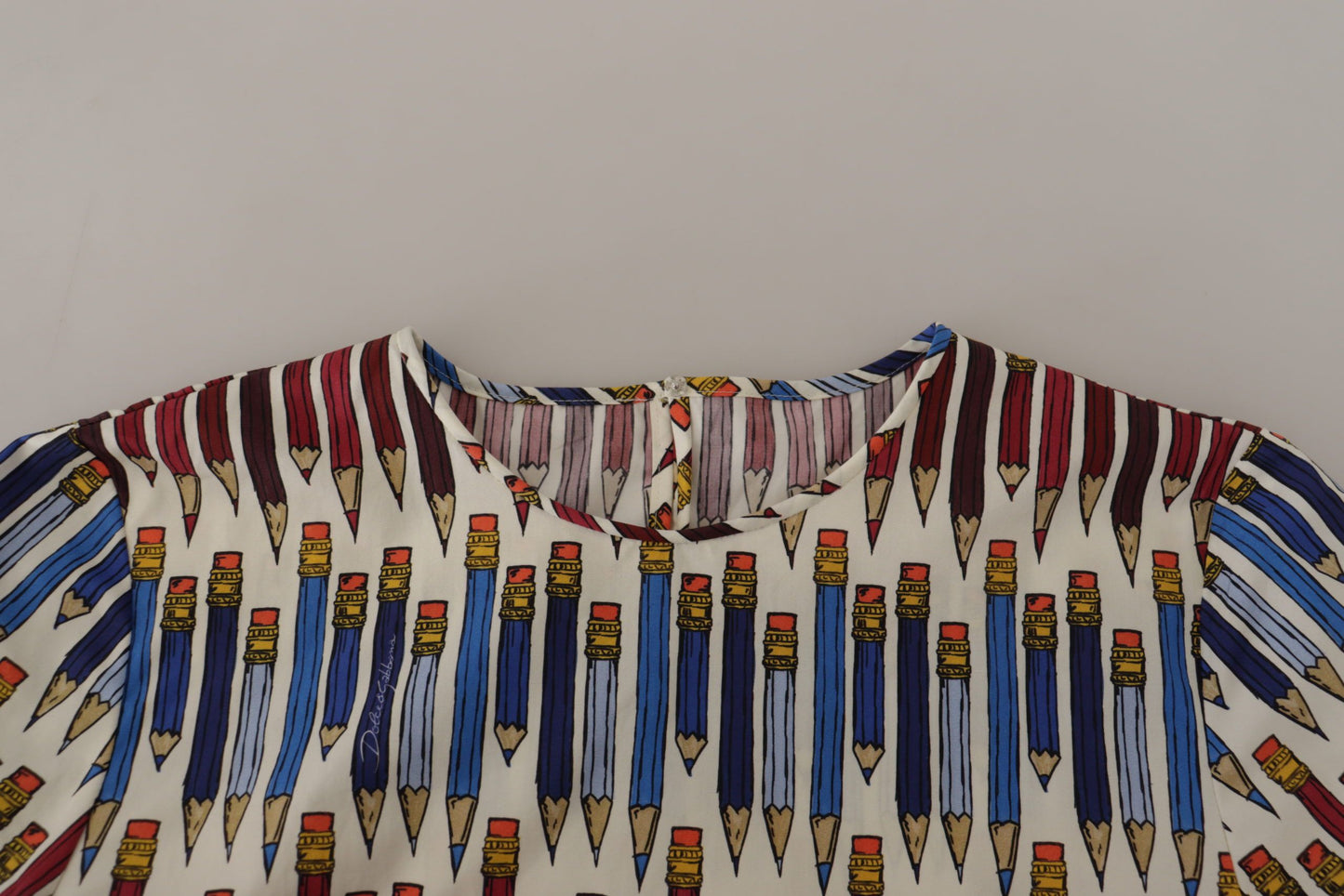 Schicke weiße Kurzarmbluse mit Bleistiftdruck