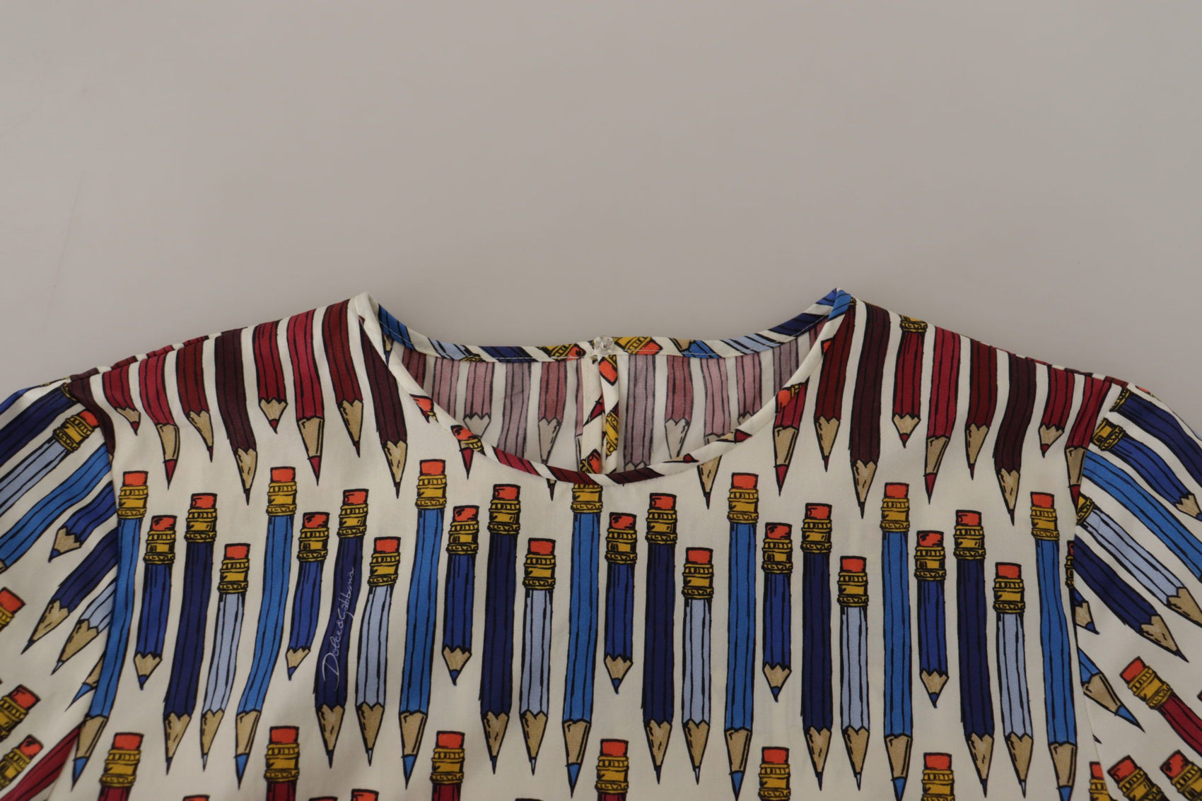 Schicke weiße Kurzarmbluse mit Bleistiftdruck