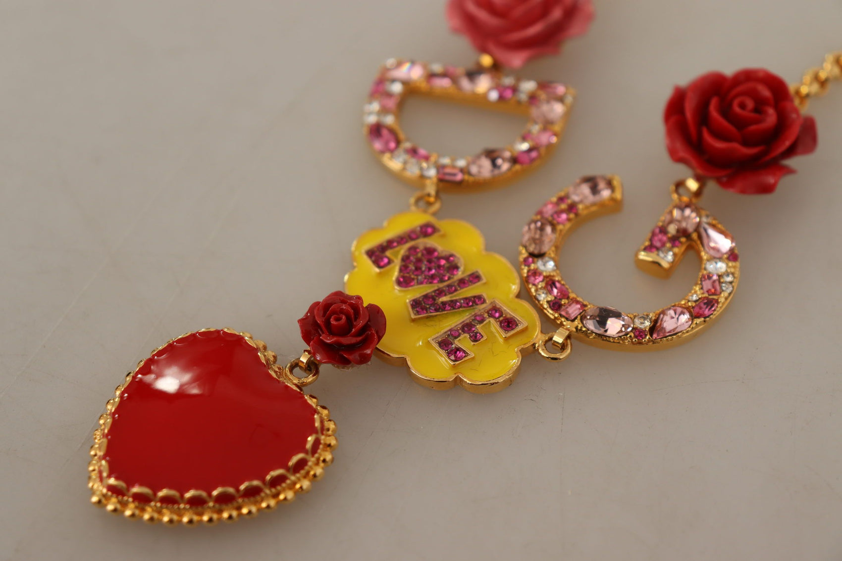 Collana con ciondolo in cristallo dorato glamour