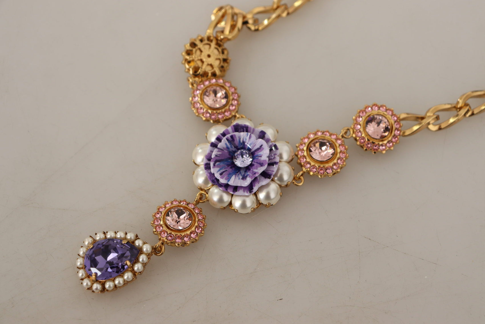 Elegante collana con cristalli floreali