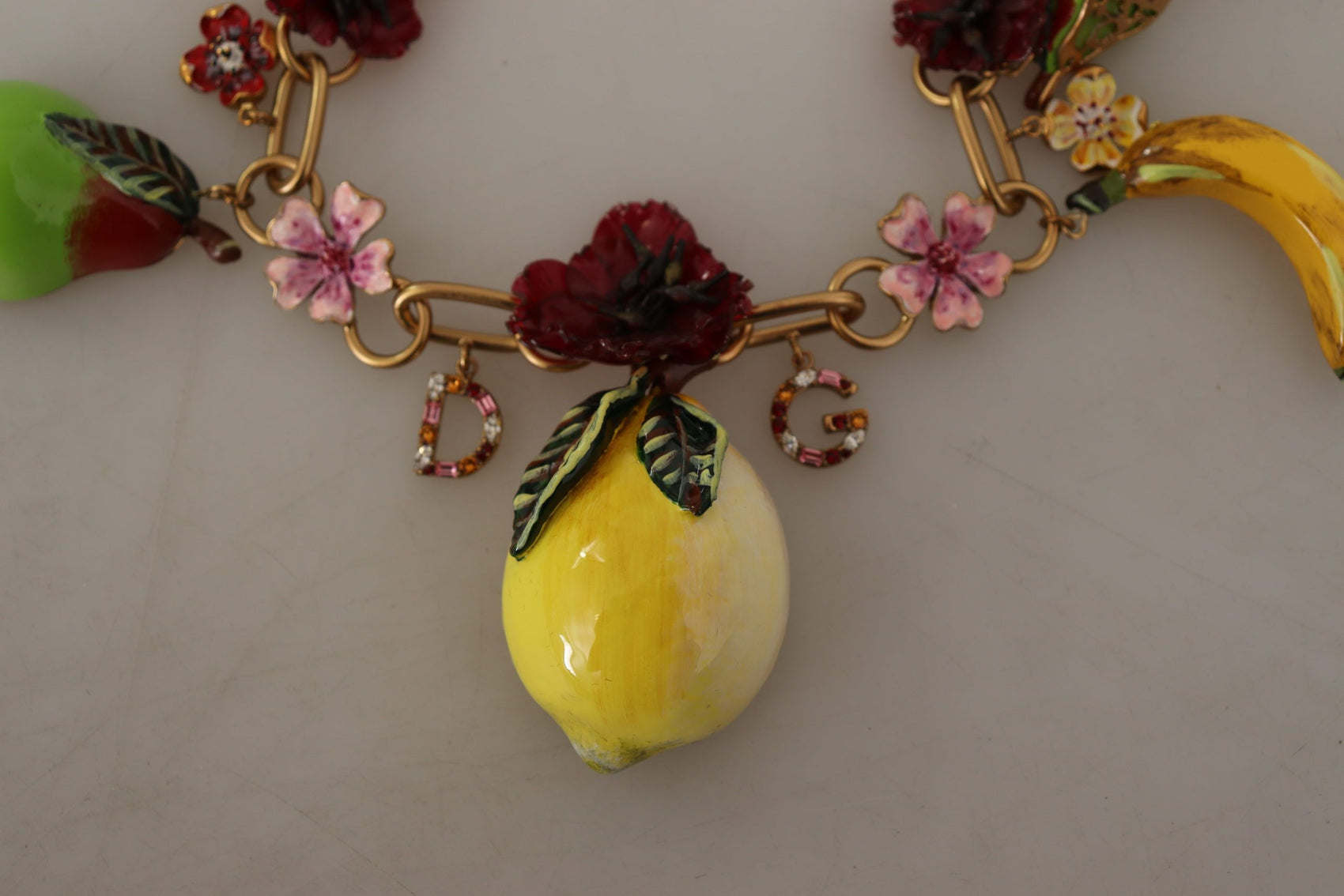 Collana chic in oro con frutta siciliana