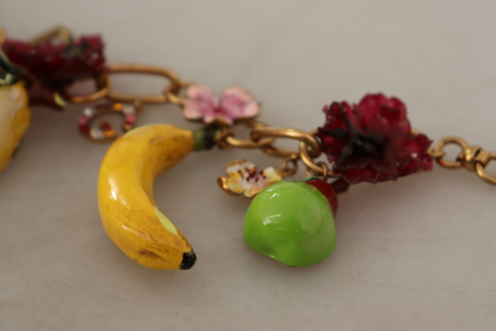 Collana chic in oro con frutta siciliana