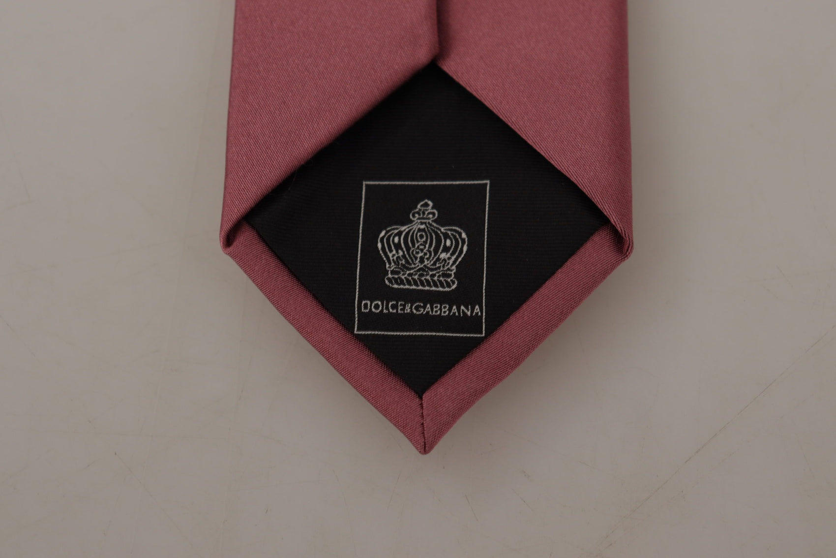 Elegante papillon in seta rosa