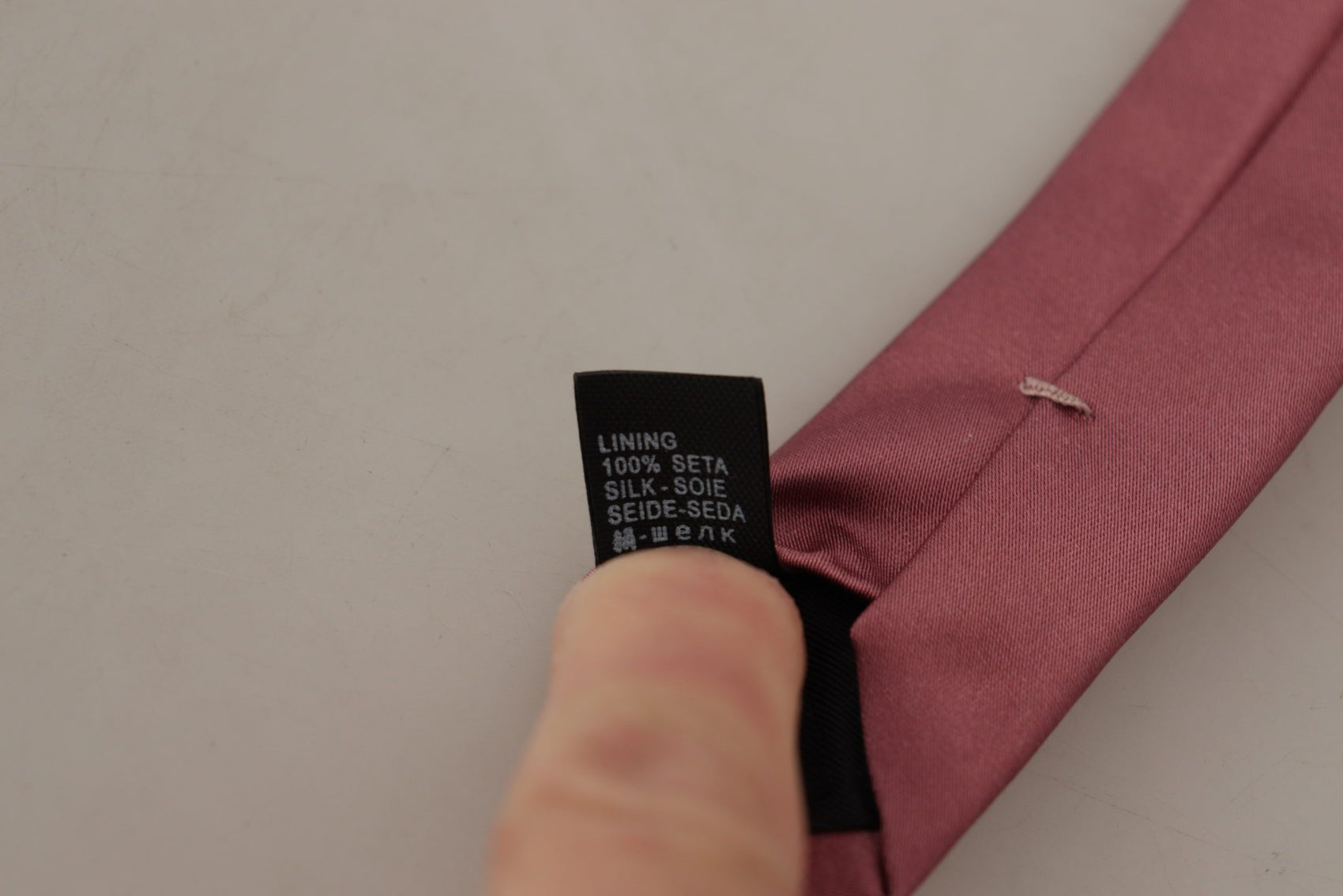 Elegante papillon in seta rosa