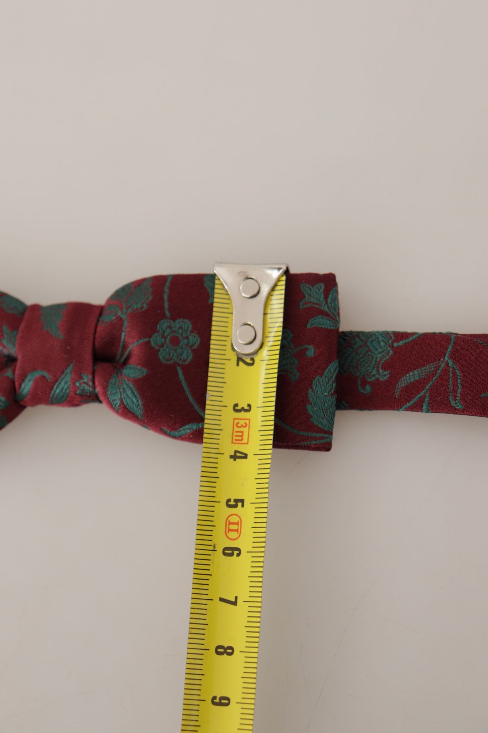 Elegante papillon con motivo marrone