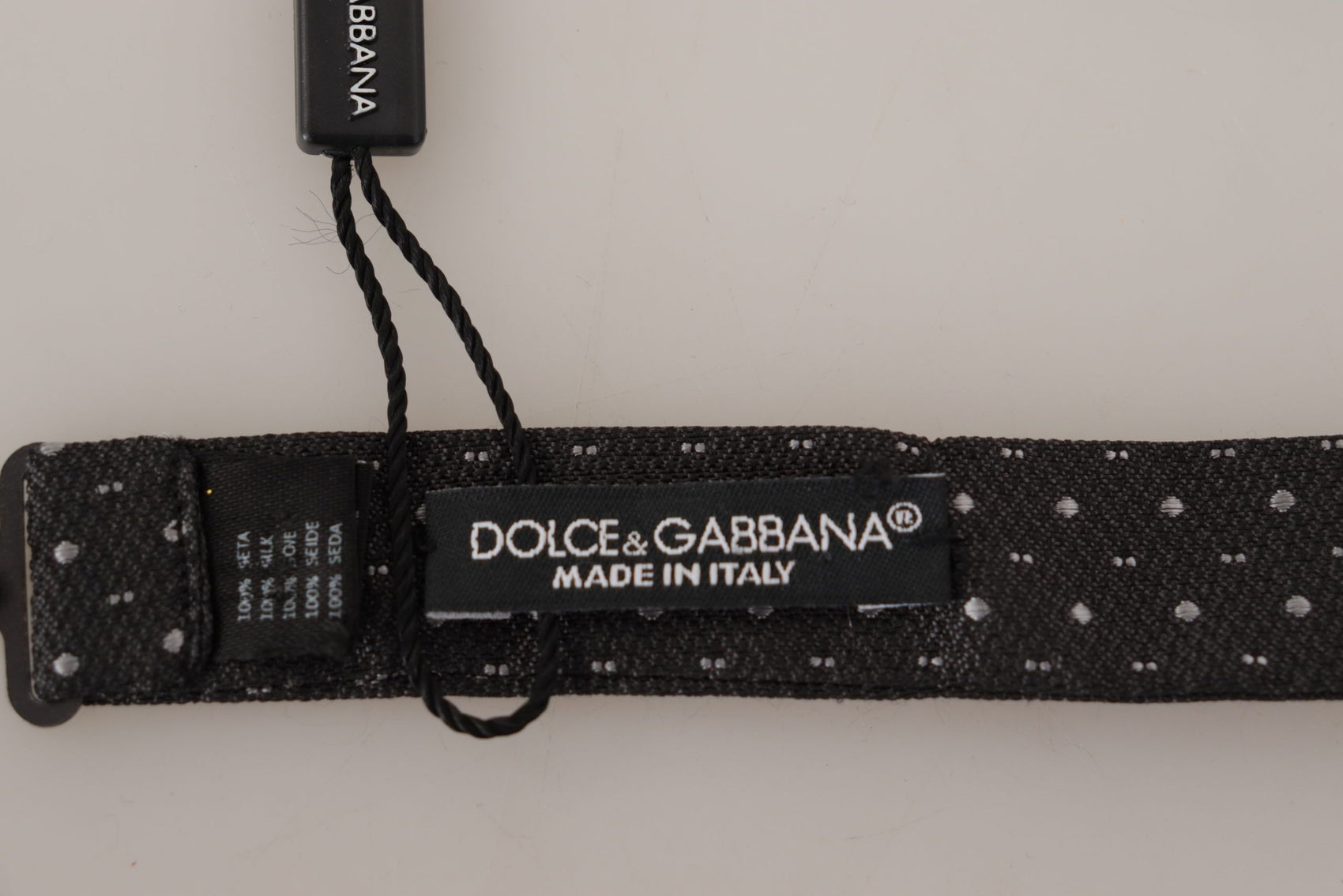 Elegante papillon in seta a pois