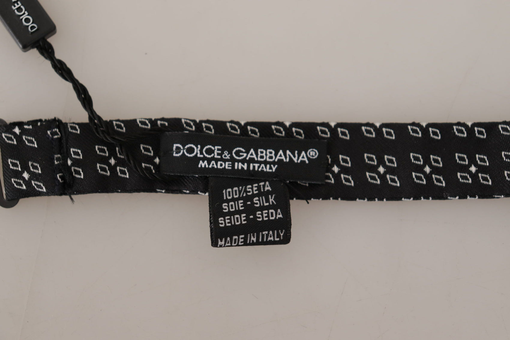 Elegante papillon in seta a pois