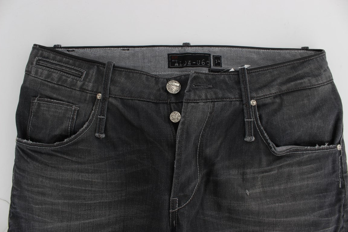 Werten Sie Ihren Stil mit zeitlosen grauen Jeans auf