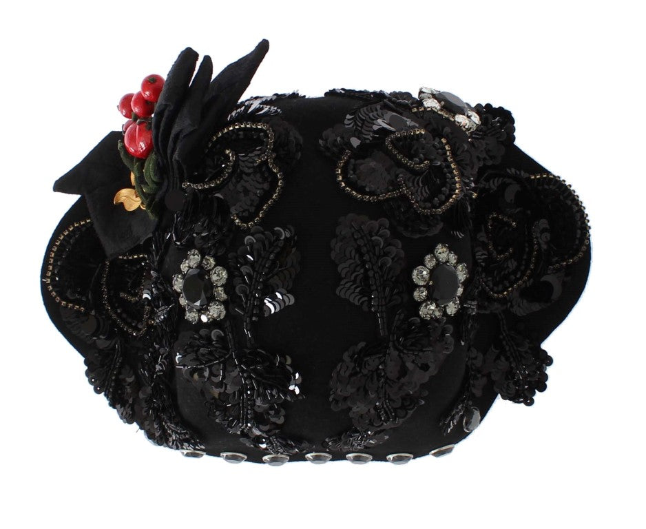 Elegante cappello a cloche decorato con cristalli neri