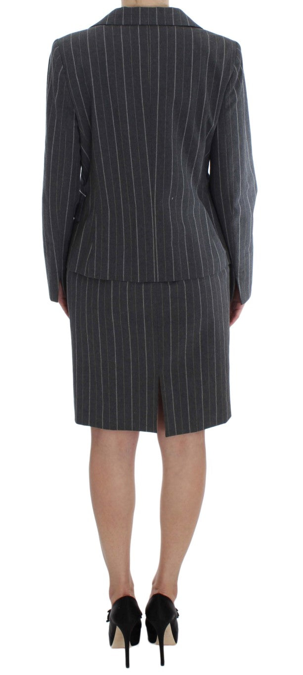 Elegante abito a righe grigie e completo blazer