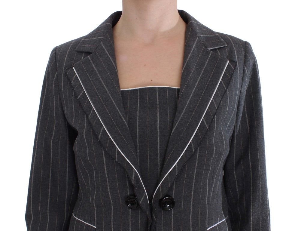 Elegante abito a righe grigie e completo blazer
