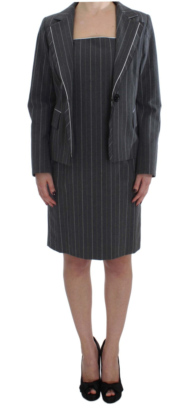 Elegante abito a righe grigie e completo blazer