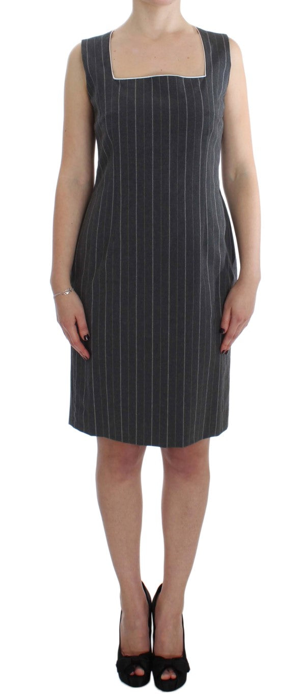 Elegante abito a righe grigie e completo blazer