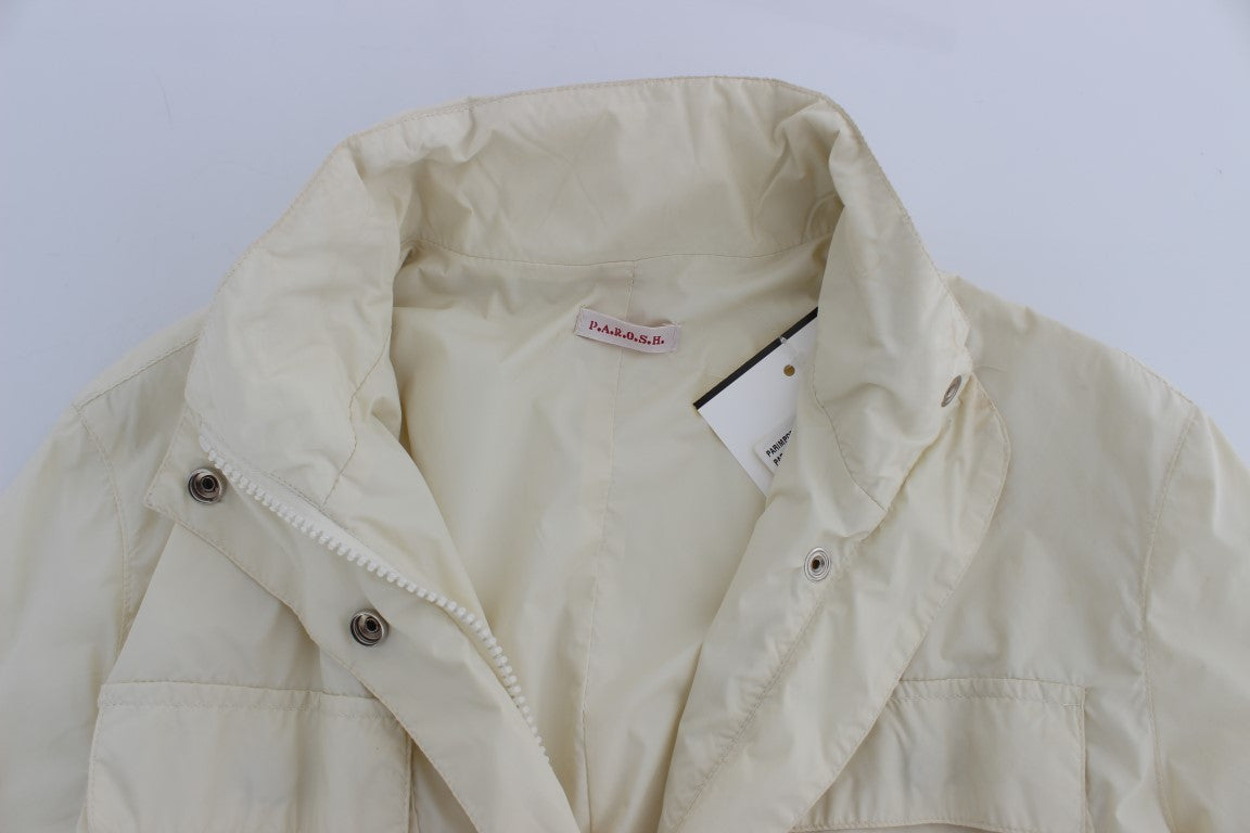 Schicker beigefarbener Trenchcoat