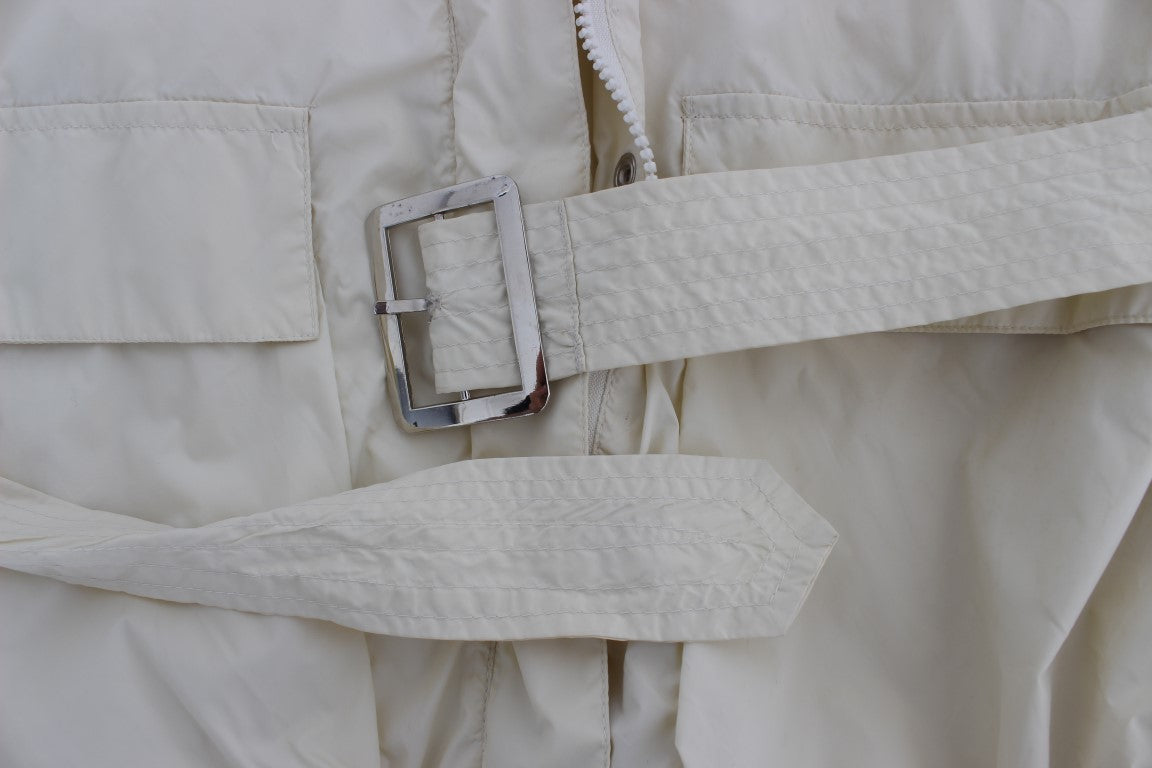 Schicker beigefarbener Trenchcoat