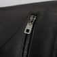 Elegante giacca in pelle nera con dettagli in argento