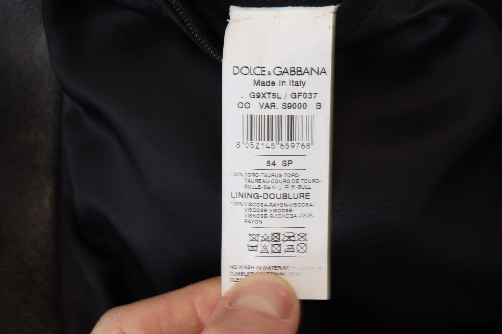 Elegante schwarze Lederjacke mit silbernen Details