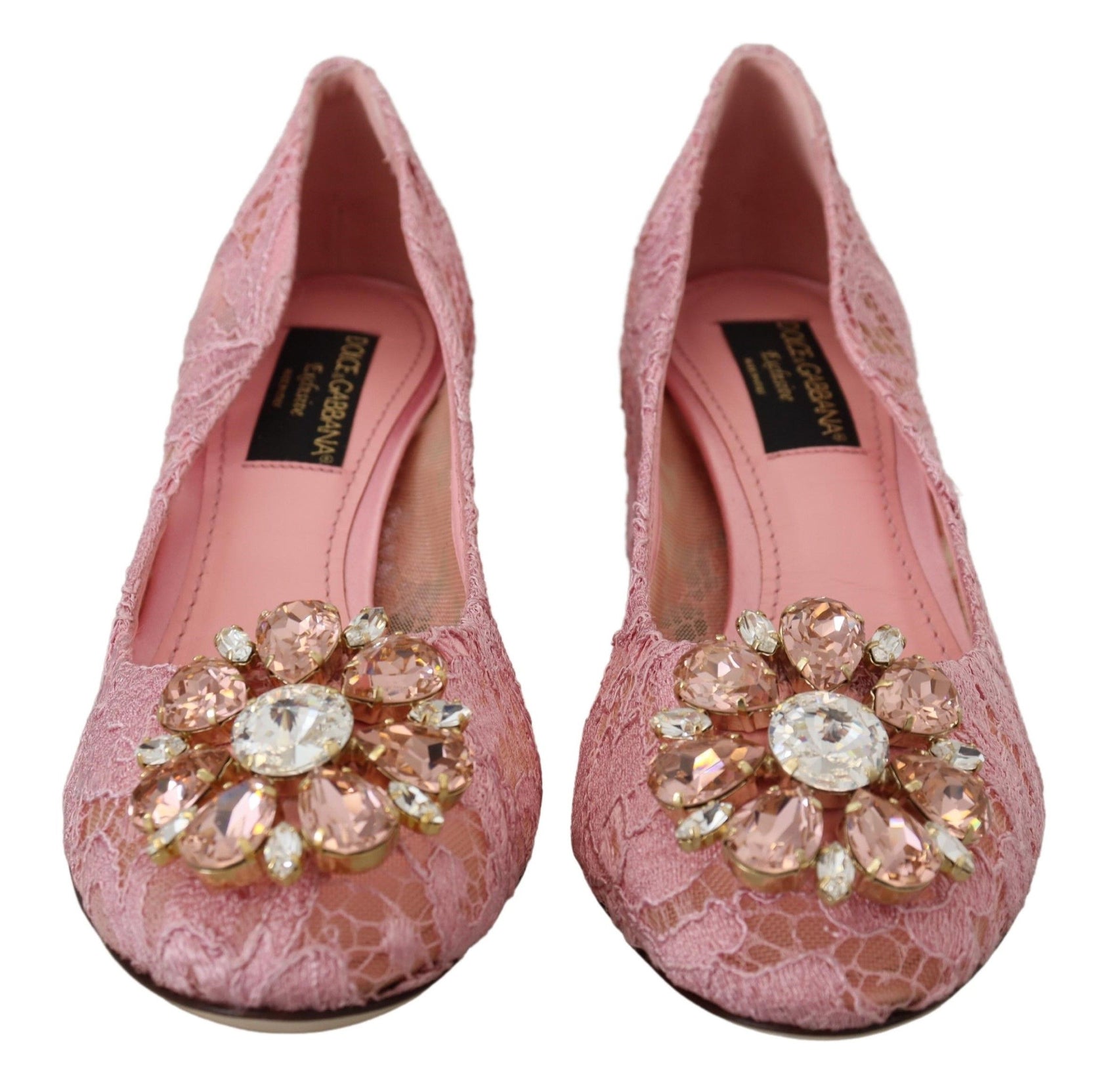 Pastellrosa Pumps mit Spitze und Kristallverzierung