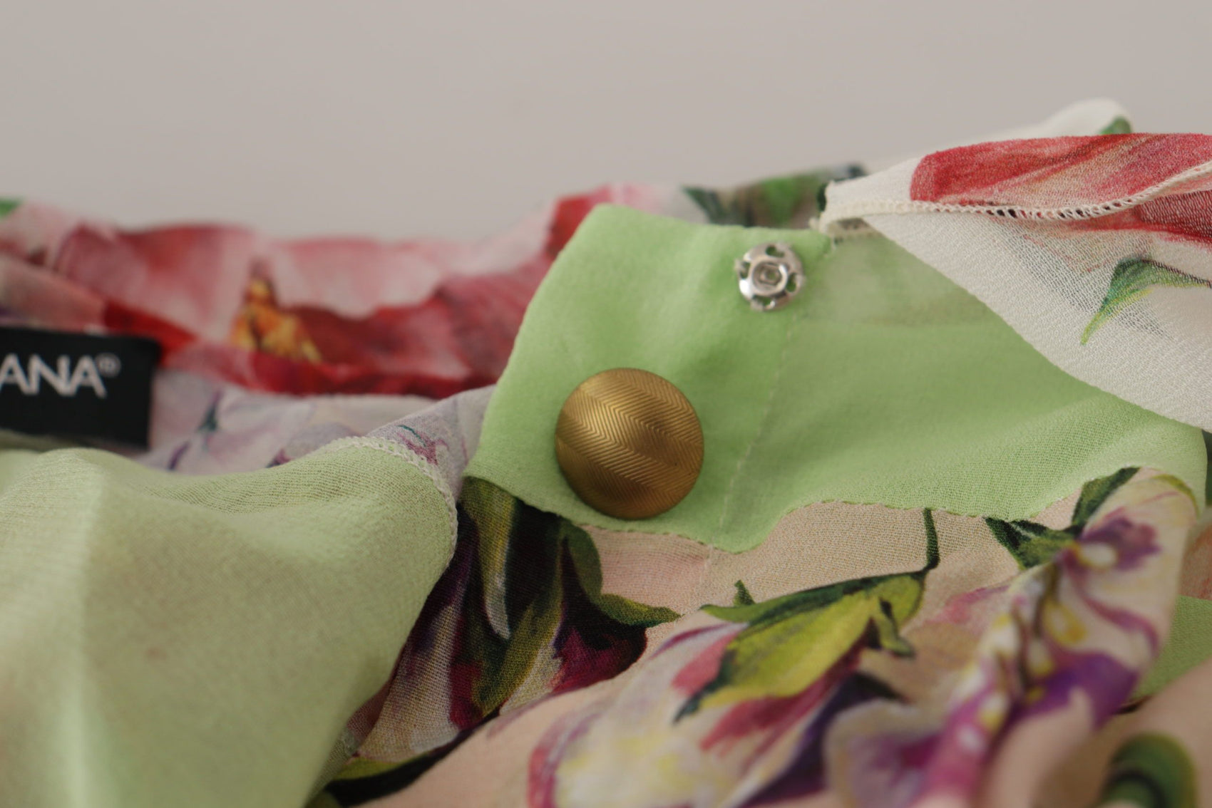 Elegante Seidenbluse mit floralem Patchwork