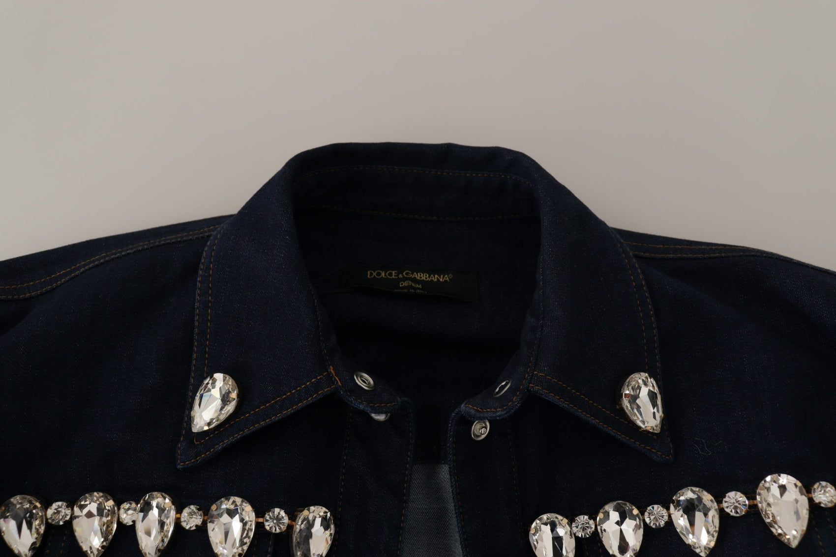 Elegante giacca in denim impreziosita da cristalli
