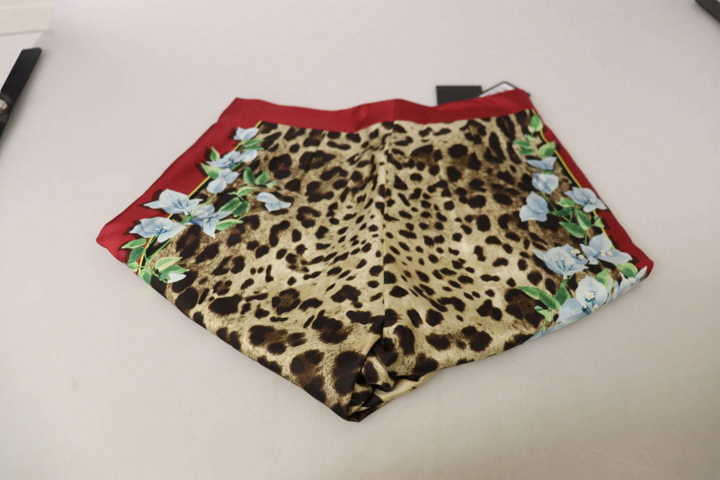 Eleganti pantaloni in seta multicolore a vita alta
