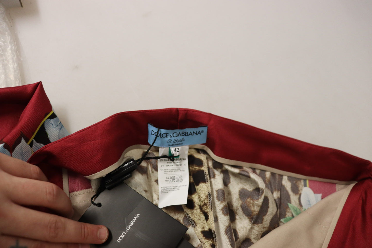 Eleganti pantaloni in seta multicolore a vita alta