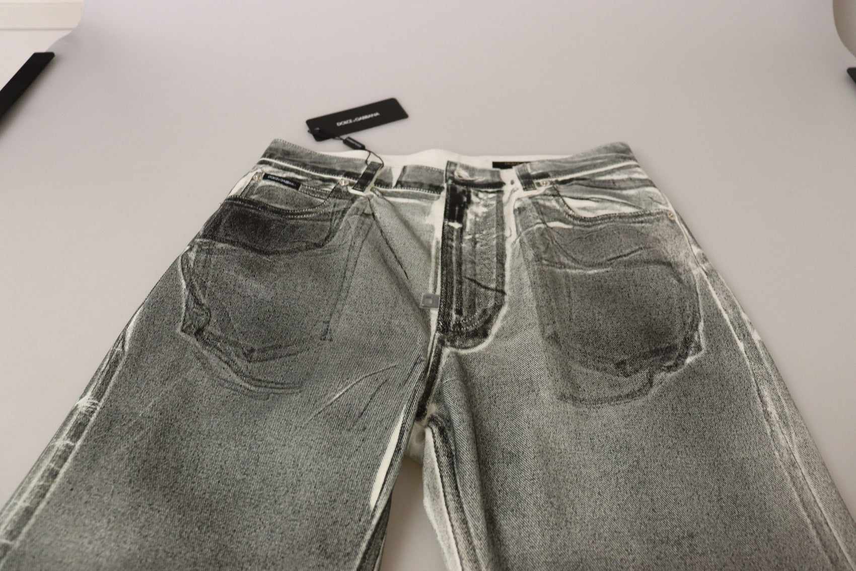 Eleganter, grauer Denim mit hoher Taille