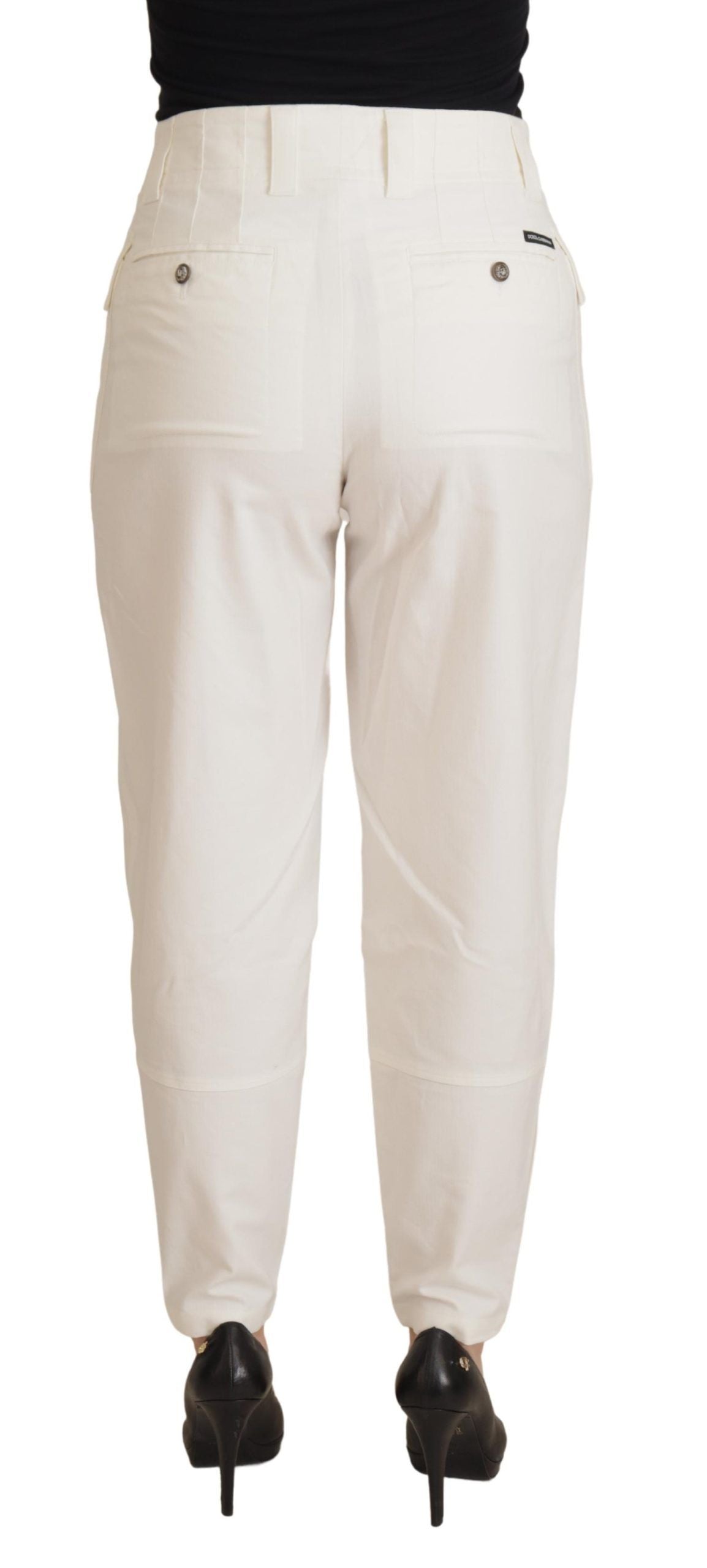 Eleganti pantaloni bianchi a vita alta affusolati