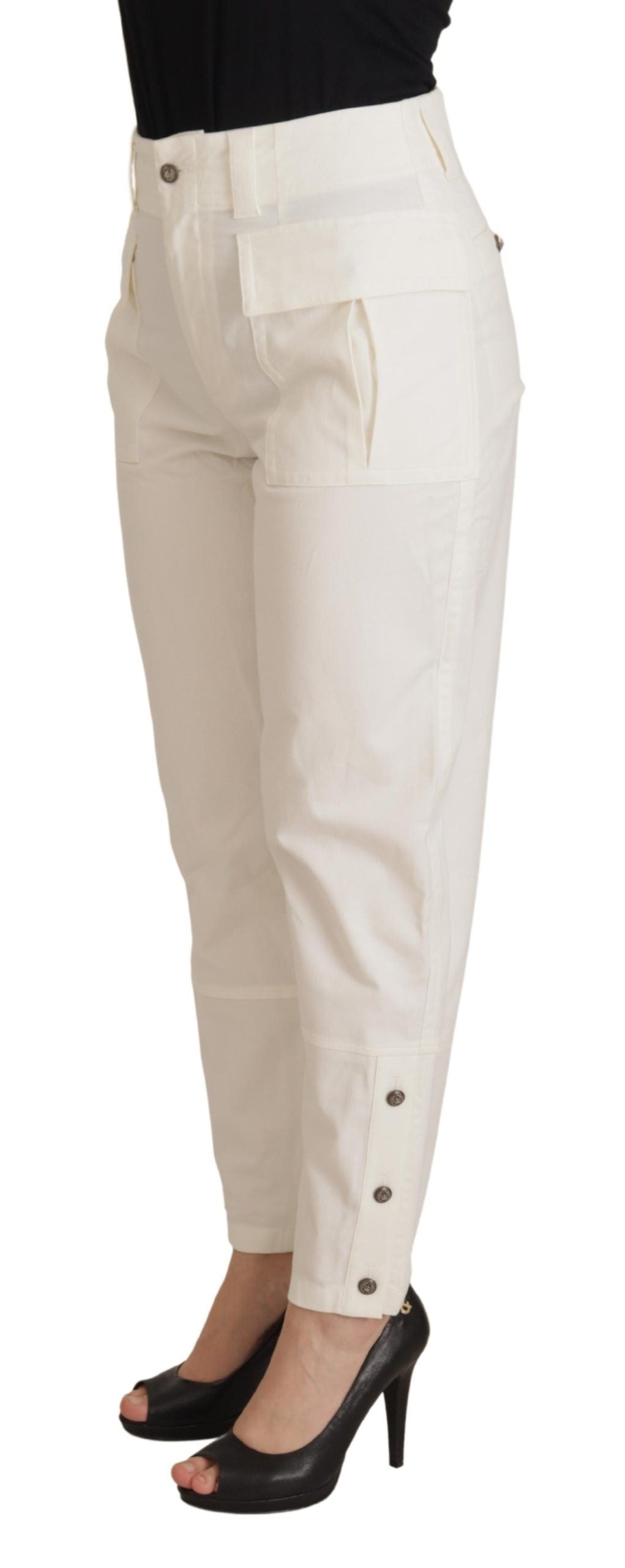 Eleganti pantaloni bianchi a vita alta affusolati