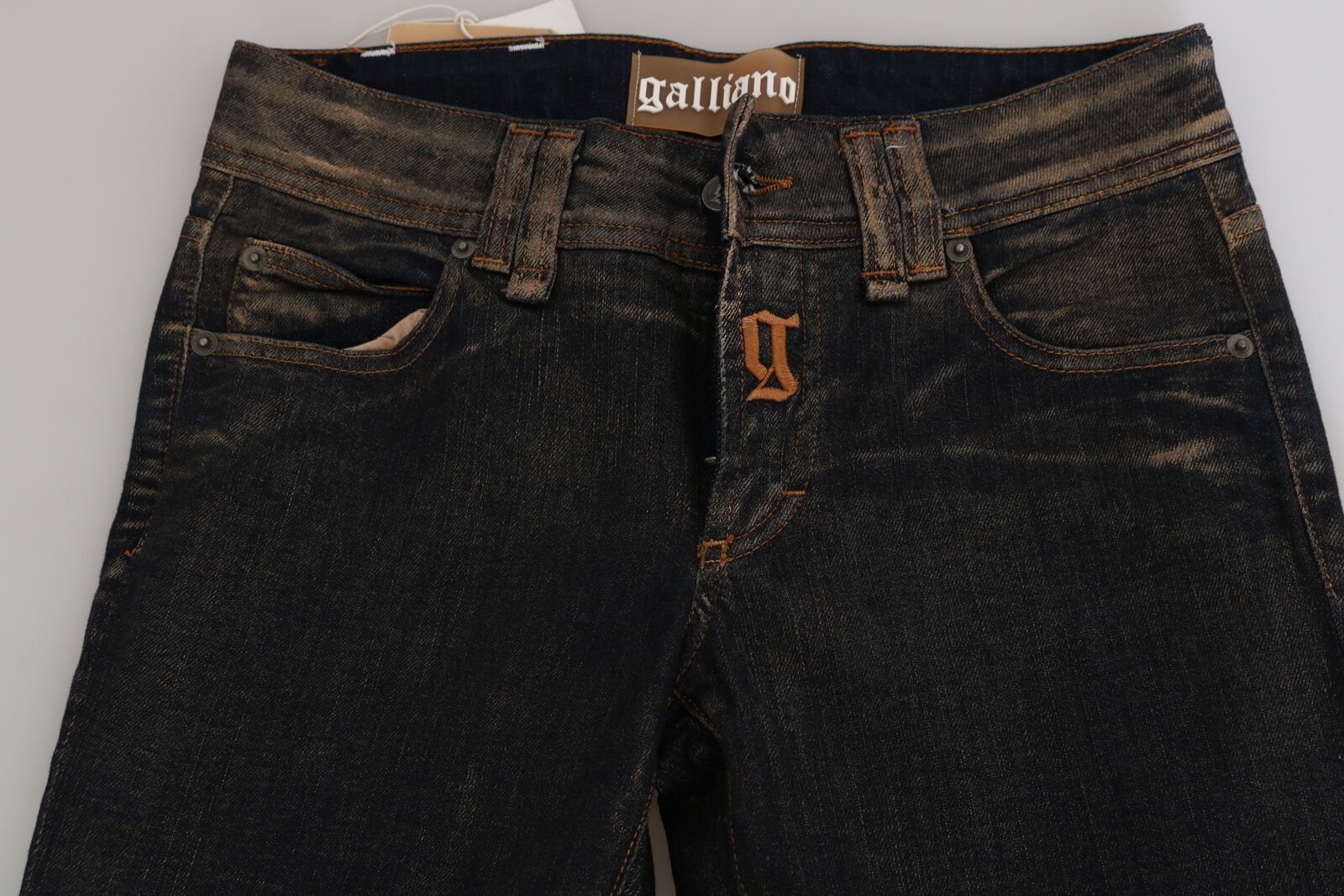 Schicker ausgestellter schwarzer Denim mit mittlerer Taille