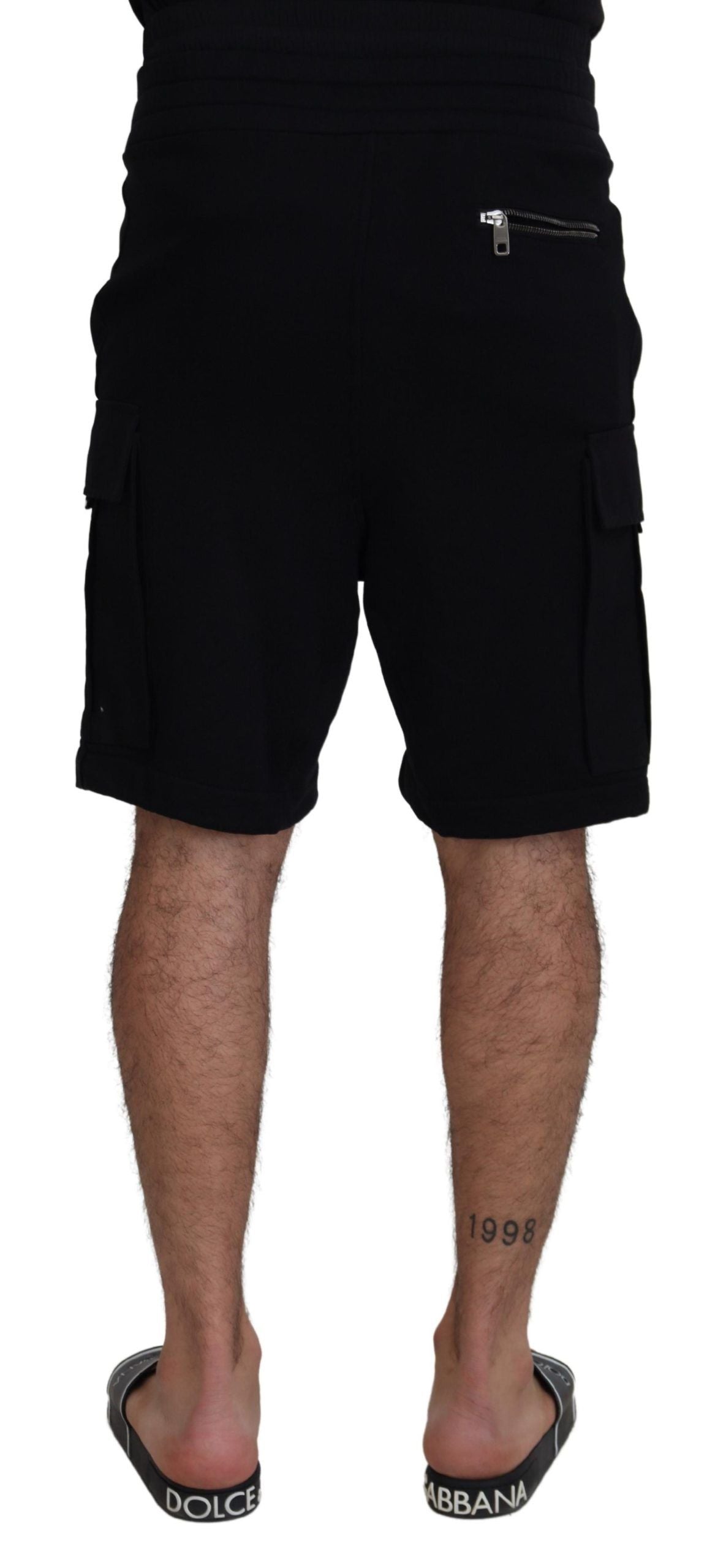 Verschönern Sie Ihren Sommer: Klassische schwarze Bermuda-Shorts