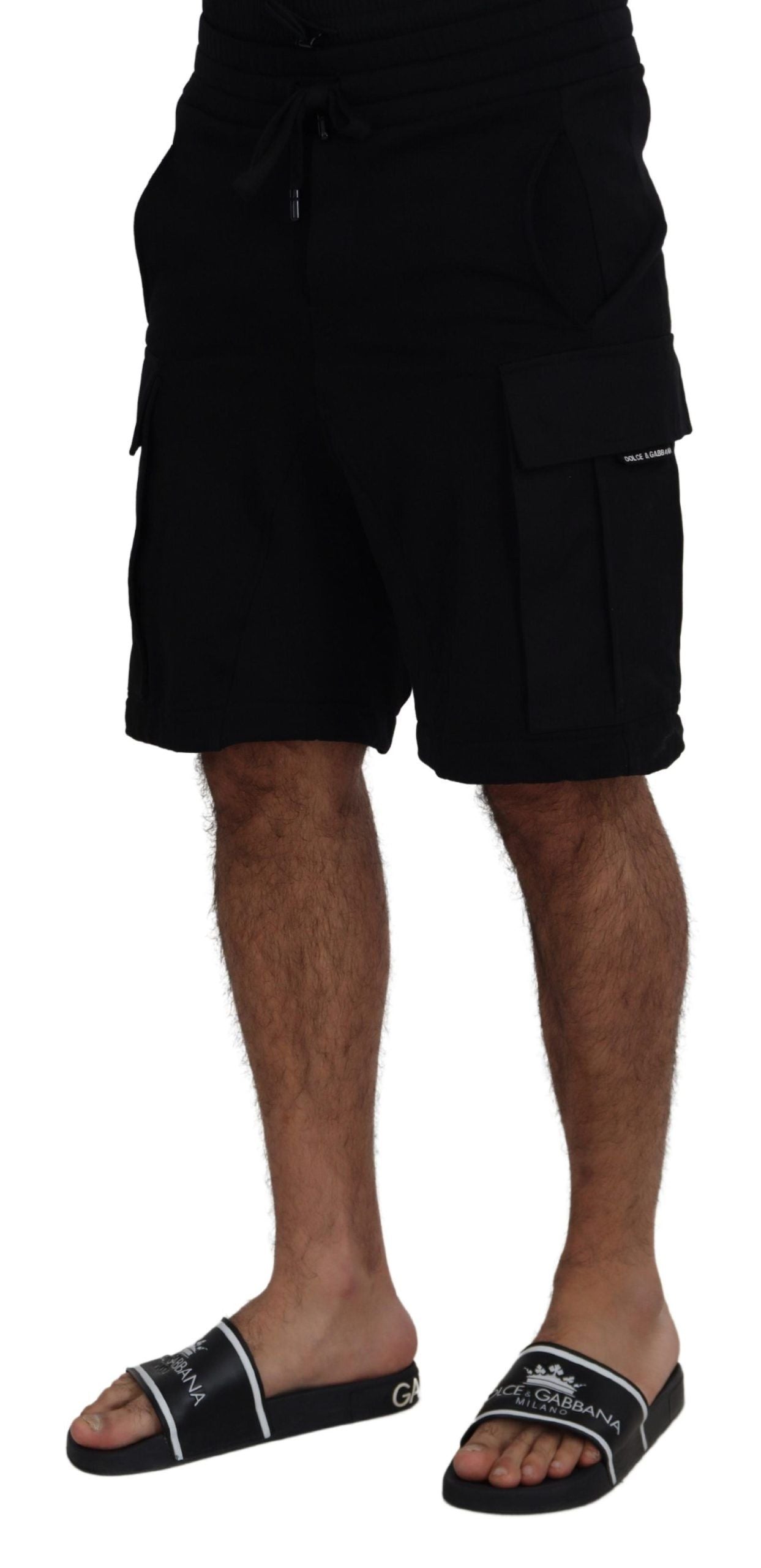 Verschönern Sie Ihren Sommer: Klassische schwarze Bermuda-Shorts