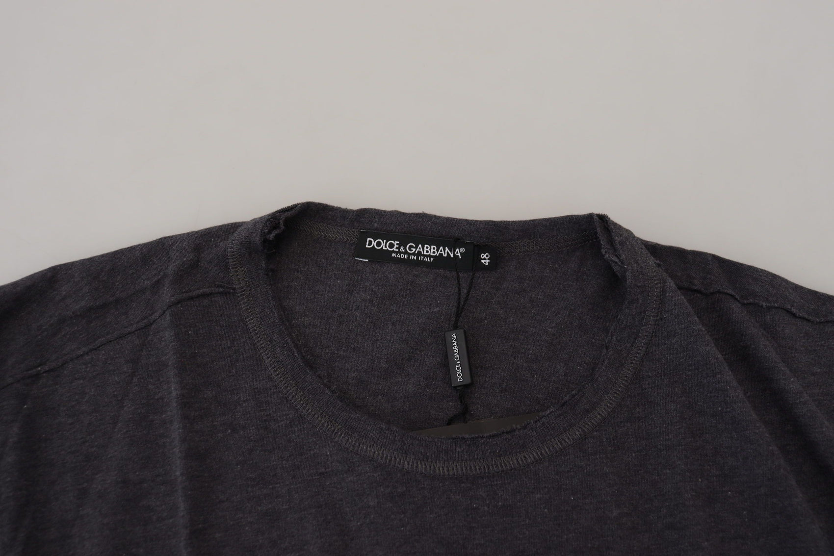 Elegantes graues T-Shirt mit Rundhalsausschnitt und Motiv