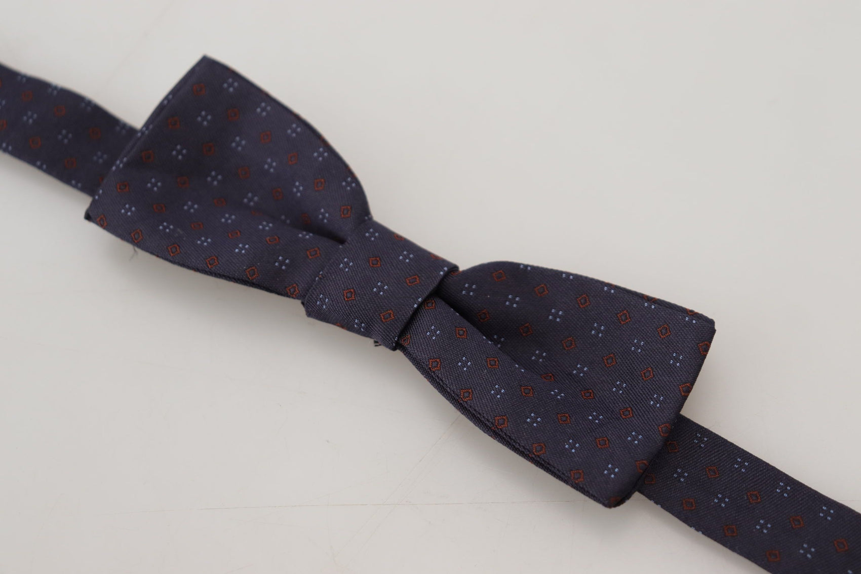 Elegante papillon in seta con fantasia