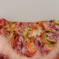 Elegante camicetta floreale in seta con spalle scoperte