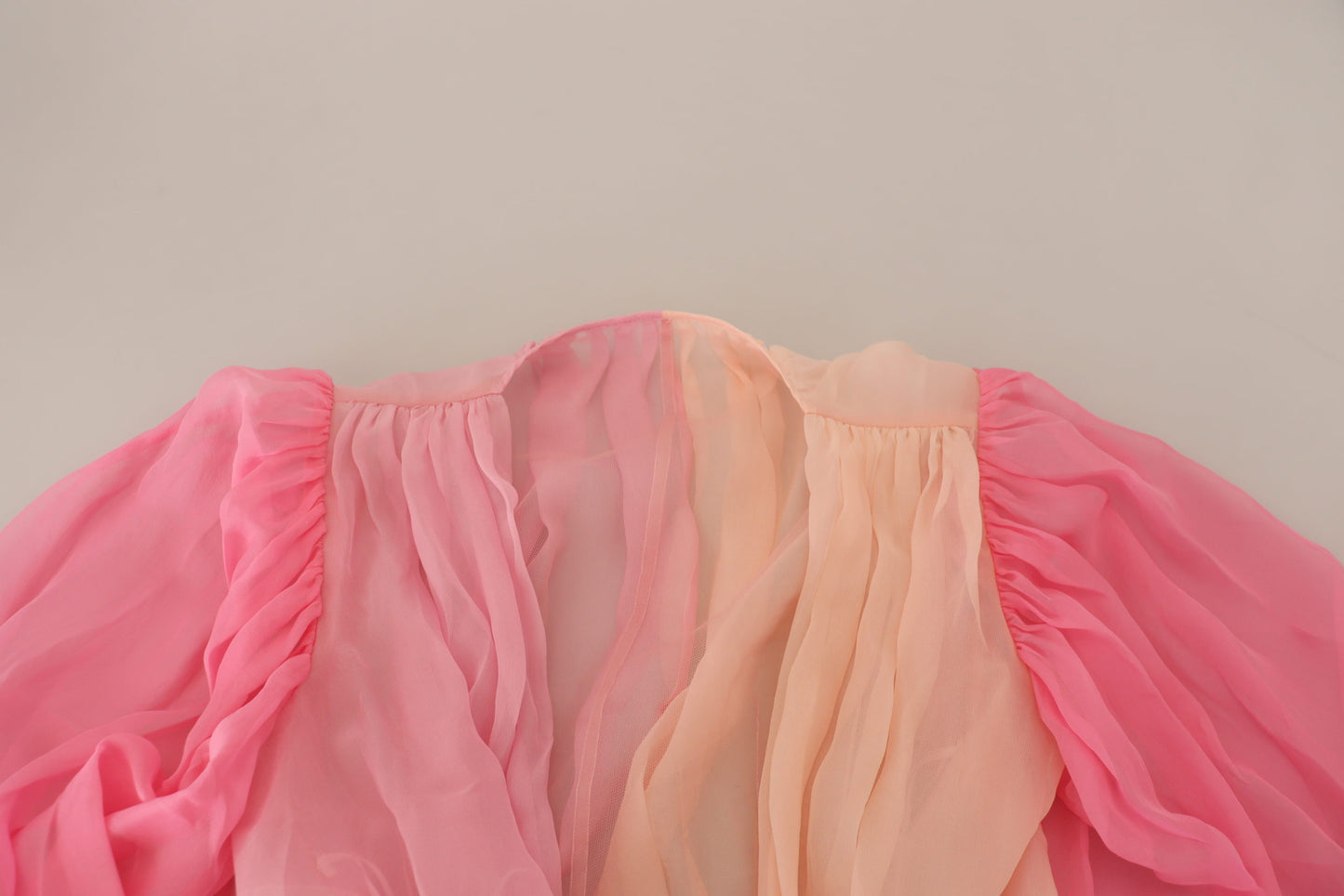 Blusa avvolgente in seta con scollo a V rosa