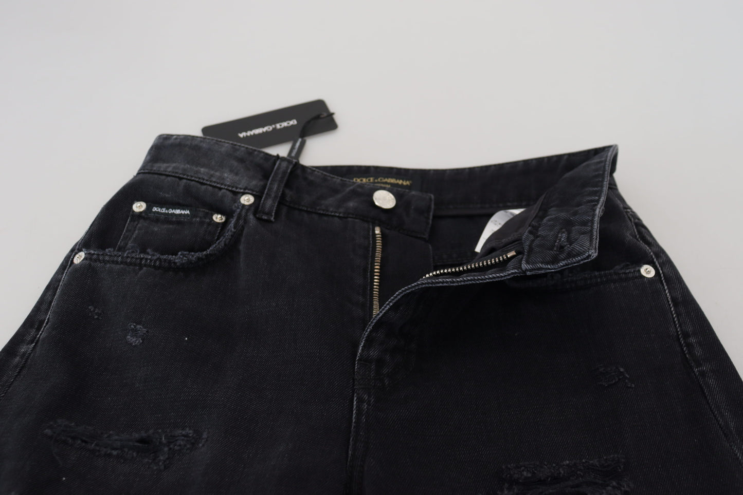 Pantaloni in denim nero chic: valorizza il tuo guardaroba