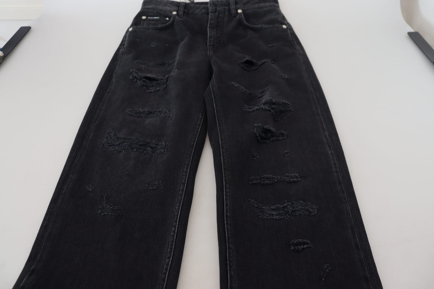 Pantaloni in denim nero chic: valorizza il tuo guardaroba
