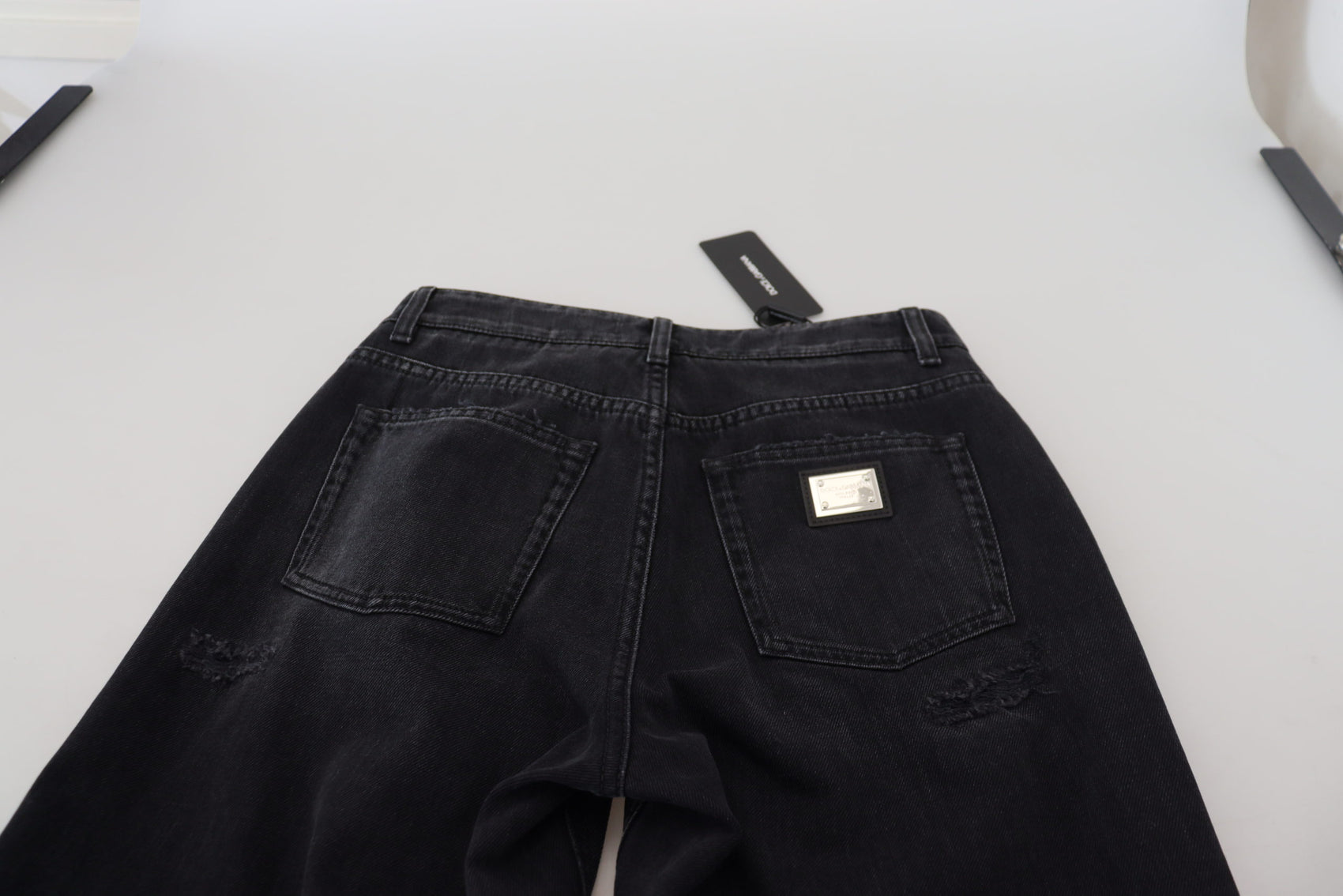Schicke schwarze Jeanshosen – Werten Sie Ihre Garderobe auf