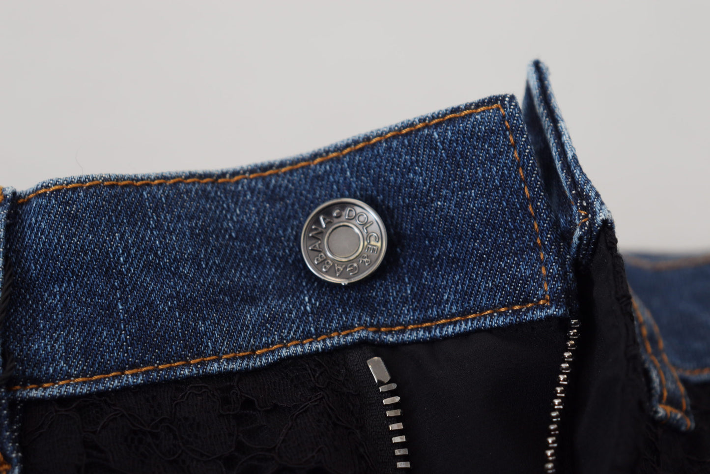 Elegante pizzo floreale davanti denim