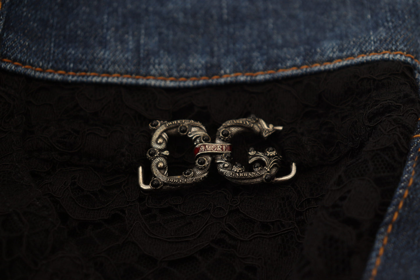 Elegante pizzo floreale davanti denim
