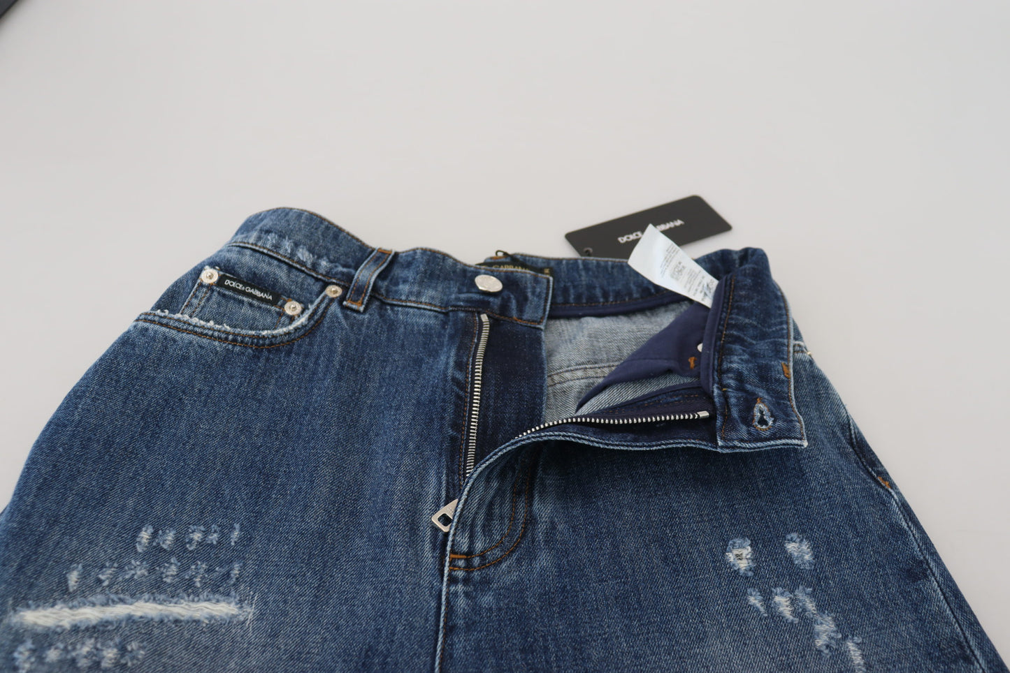 Eleganti jeans strappati
